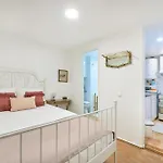 Idyllic Light-filled Alfama Apt, By Timecooler Apartament