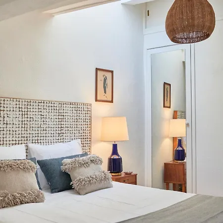 Idyllic Light-filled Alfama Apt, By Timecooler * Lisboa
