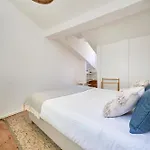 Idyllic Light-filled Alfama Apt, By Timecooler Lisboa