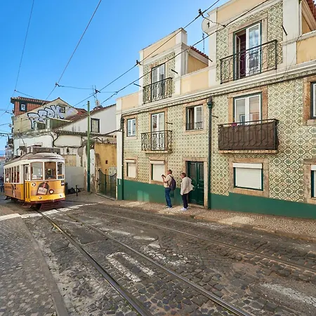 Idyllic Light-filled Alfama Apt, By Timecooler شقة
