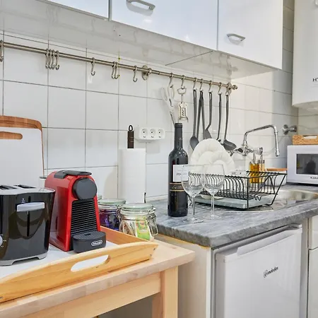 Idyllic Light-filled Alfama Apt, By Timecooler Apartman *