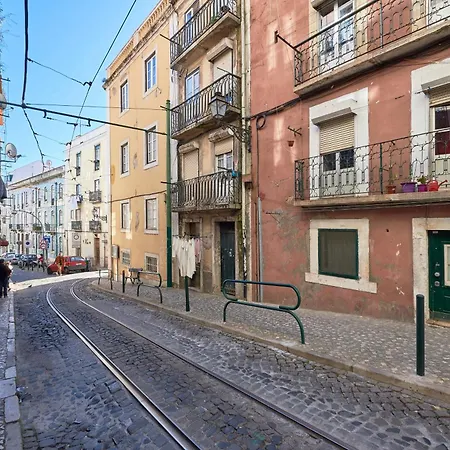 Idyllic Light-filled Alfama Apt, By Timecooler شقة *