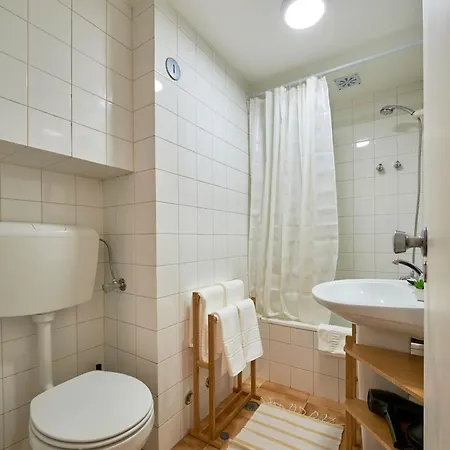 Idyllic Light-filled Alfama Apt, By Timecooler شقة *