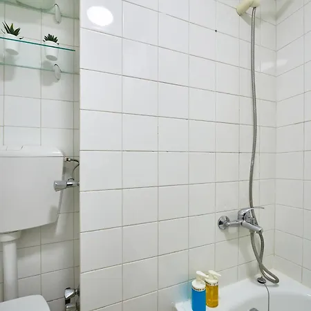 Idyllic Light-filled Alfama Apt, By Timecooler