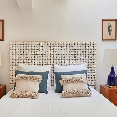 Idyllic Light-filled Alfama Apt, By Timecooler شقة