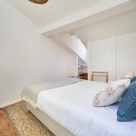 Idyllic Light-filled Alfama Apt, By Timecooler Lisboa