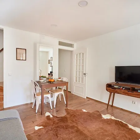 Idyllic Light-filled Alfama Apt, By Timecooler Apartman