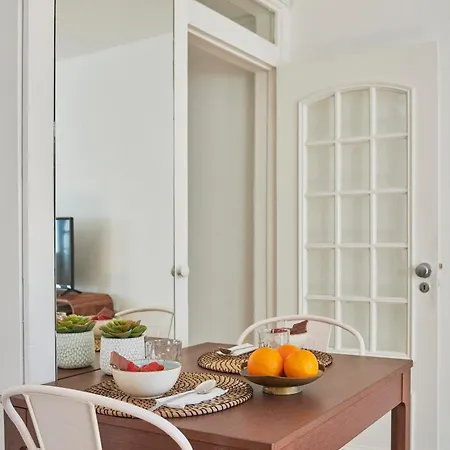 Daire Idyllic Light-filled Alfama Apt, By Timecooler Lisboa