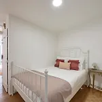 Idyllic Light-filled Alfama Apt, By Timecooler