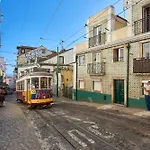 Idyllic Light-filled Alfama Apt, By Timecooler * Lisboa