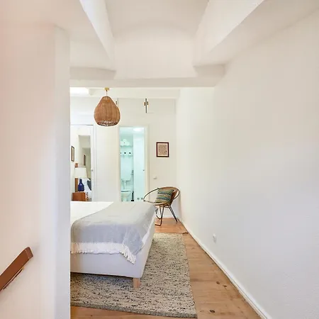 Idyllic Light-filled Alfama Apt, By Timecooler דירה ליסבון
